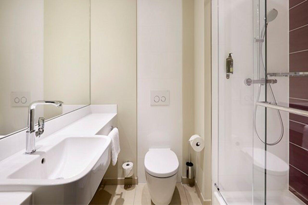 Premier Inn Duesseldorf City Friedrichstadt Екстер'єр фото