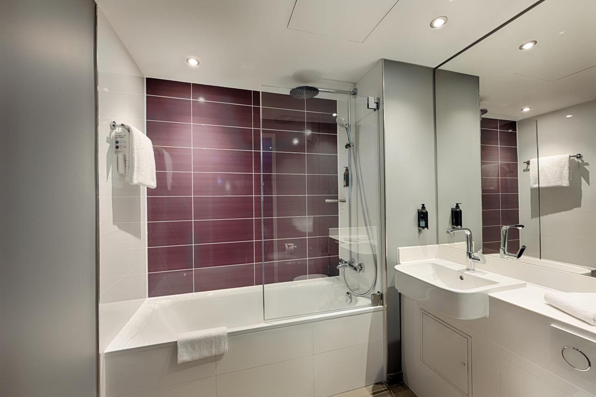 Premier Inn Duesseldorf City Friedrichstadt Екстер'єр фото