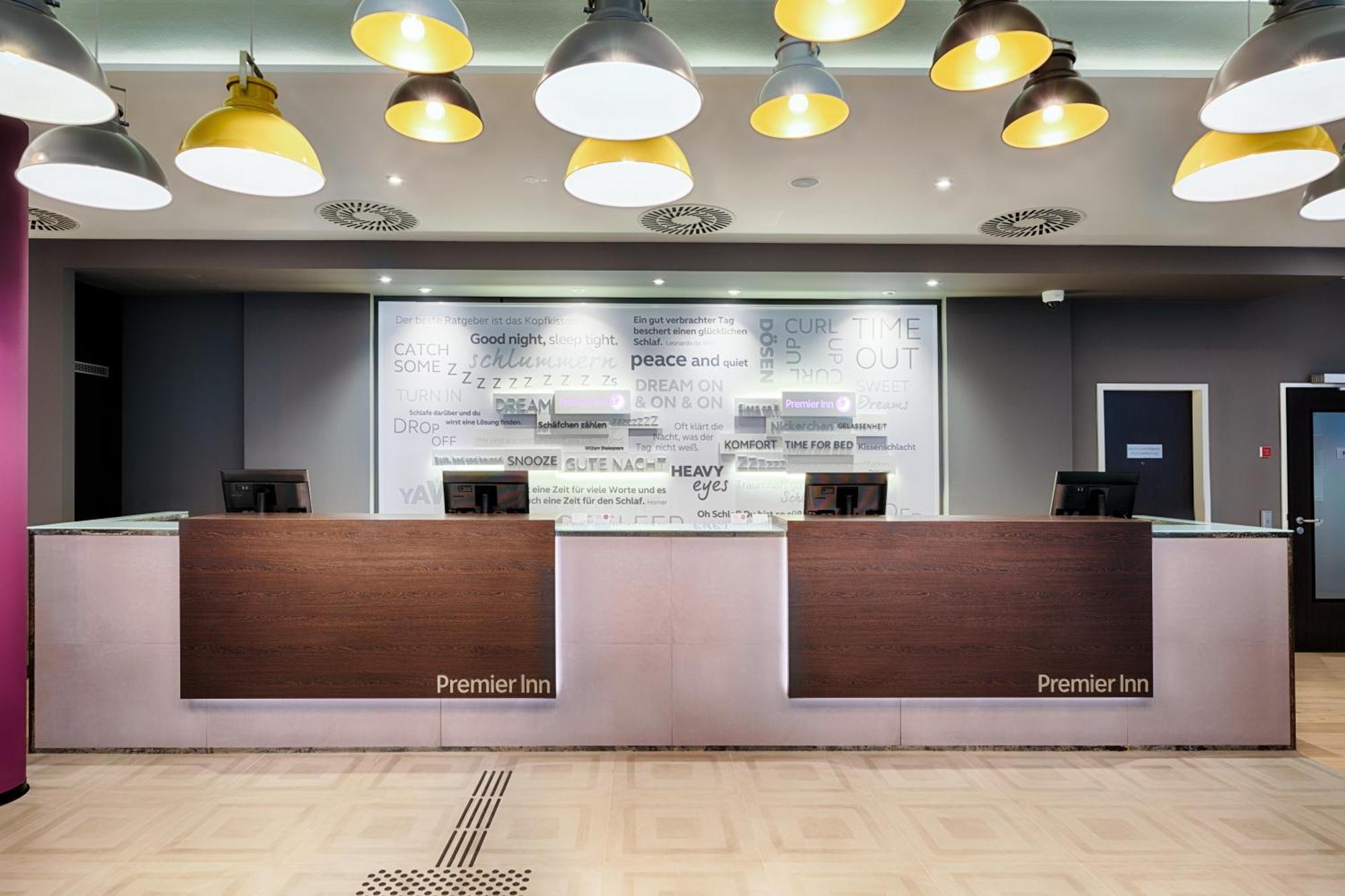 Premier Inn Duesseldorf City Friedrichstadt Екстер'єр фото